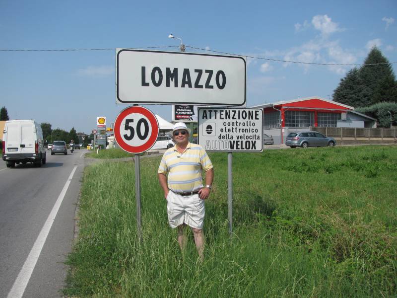 When we toured Italy in 2011, we somehow lost our way on the map around Como. As a result, we discovered Lomazzo strictly by accident as it is so small it is not on the map!